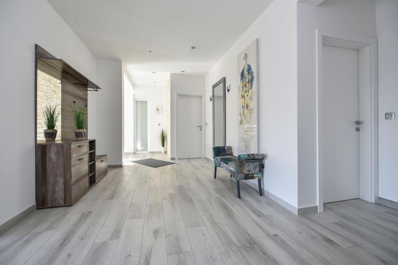 Moderner Bungalow Mit Meerblick Лун Екстер'єр фото